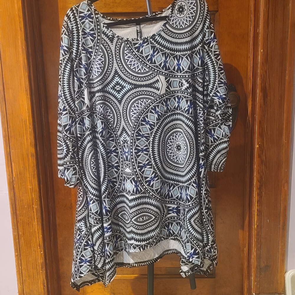 White Mark Tunic Top